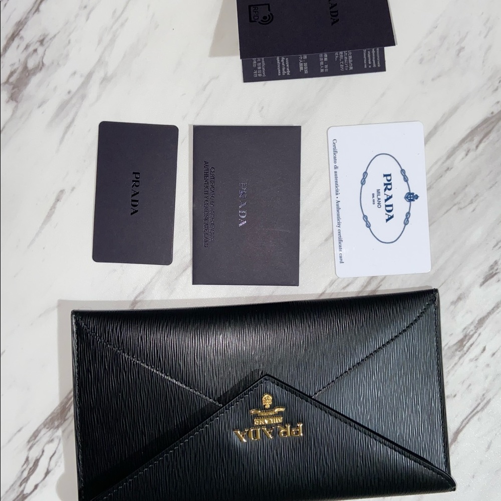 100% authentic BRAND NEW Prada envelope wallet - Picture 3 of 10